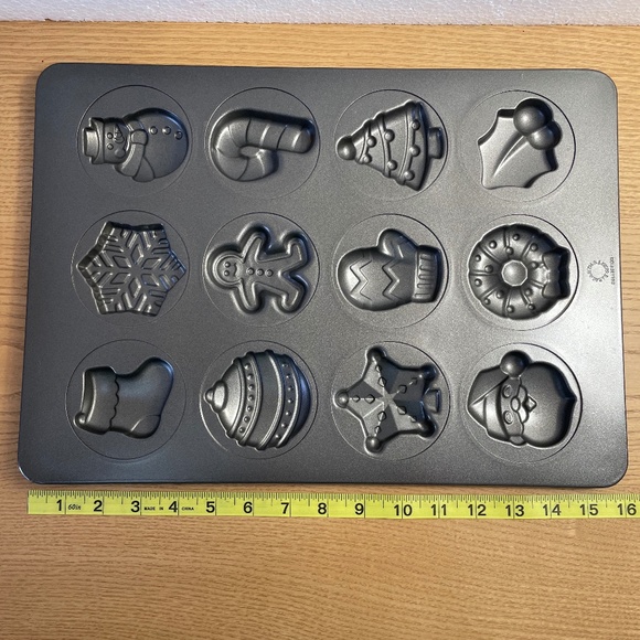 Martha Stewart Collection Christmas Mini Cake Pan Holiday 12 Molds Cookies Candy - Picture 4 of 4